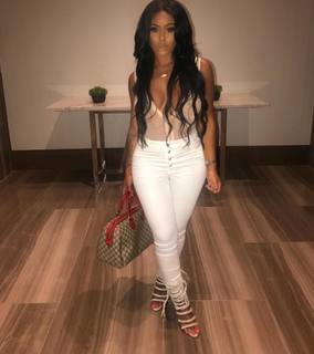 Alexis Skyy feet photo thumbnail