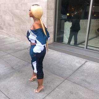 Alexis Skyy feet photo thumbnail