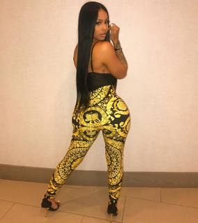 Alexis Skyy feet photo thumbnail