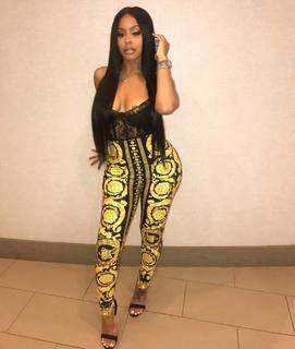 Alexis Skyy feet photo thumbnail
