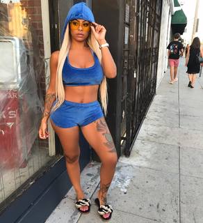 Alexis Skyy feet photo thumbnail
