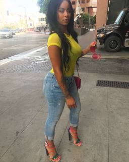 Alexis Skyy feet photo thumbnail