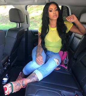 Alexis Skyy feet photo thumbnail
