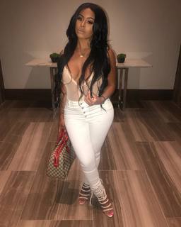 Alexis Skyy feet photo thumbnail