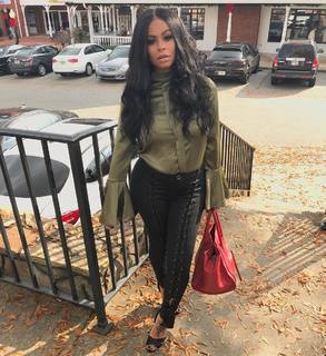 Alexis Skyy feet photo thumbnail