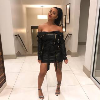 Alexis Skyy feet photo thumbnail