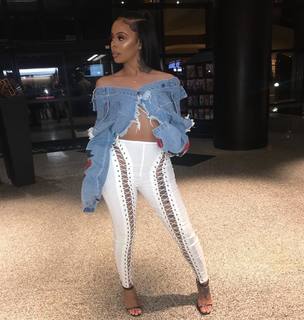 Alexis Skyy feet photo thumbnail