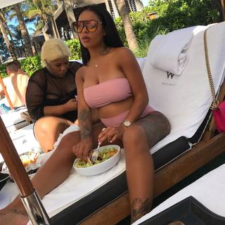 Alexis Skyy feet photo thumbnail