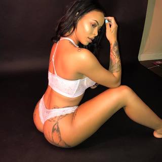 Alexis Skyy feet photo thumbnail