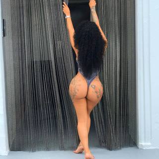 Alexis Skyy feet photo thumbnail