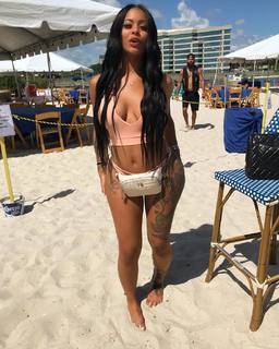 Alexis Skyy feet photo thumbnail