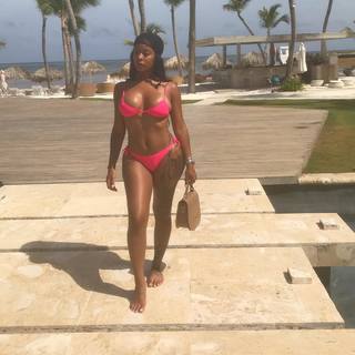 Alexis Skyy feet photo thumbnail