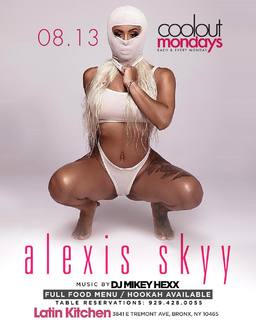 Alexis Skyy feet photo thumbnail