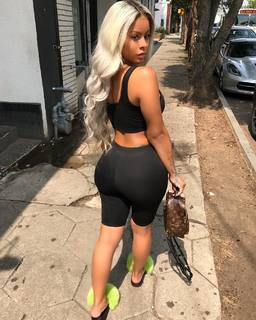 Alexis Skyy feet photo thumbnail