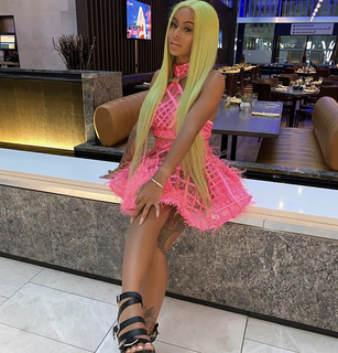 Alexis Skyy feet photo thumbnail