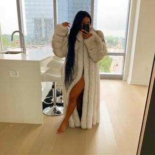 Alexis Skyy feet photo thumbnail