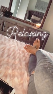 Alexis Skyy feet photo thumbnail