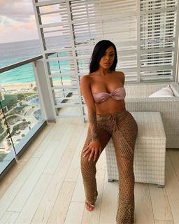 Alexis Skyy feet photo thumbnail