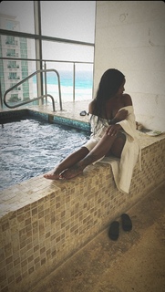 Alexis Skyy feet photo thumbnail