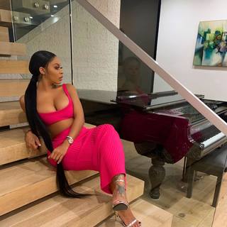 Alexis Skyy feet photo thumbnail