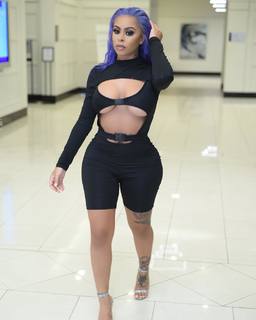 Alexis Skyy feet photo thumbnail