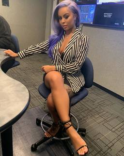 Alexis Skyy feet photo thumbnail