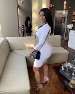 Alexis Skyy feet photo thumbnail