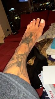 Alexis Skyy feet photo thumbnail