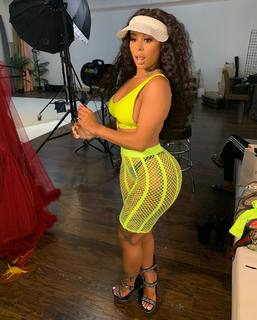 Alexis Skyy feet photo thumbnail