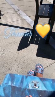 Alexis Skyy feet photo thumbnail