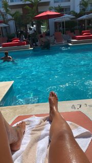 Alexis Skyy feet photo thumbnail