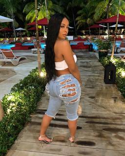 Alexis Skyy feet photo thumbnail