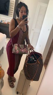 Alexis Skyy feet photo thumbnail