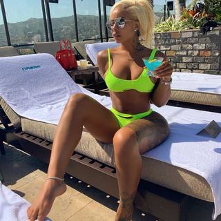 Alexis Skyy feet photo thumbnail