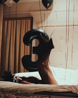 Alexis Skyy feet photo thumbnail