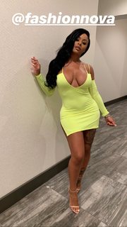 Alexis Skyy feet photo thumbnail