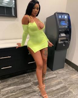 Alexis Skyy feet photo thumbnail