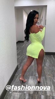Alexis Skyy feet photo thumbnail