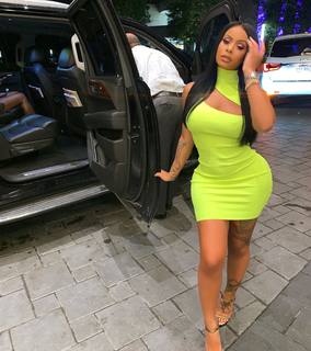 Alexis Skyy feet photo thumbnail