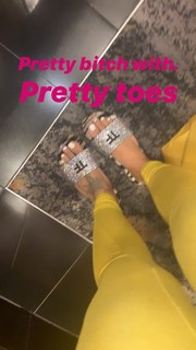 Alexis Skyy feet photo thumbnail