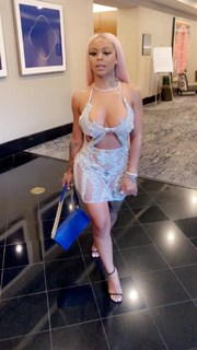 Alexis Skyy feet photo thumbnail