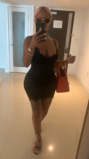 Alexis Skyy feet photo thumbnail