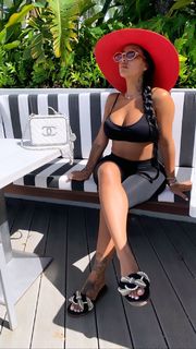 Alexis Skyy feet photo thumbnail