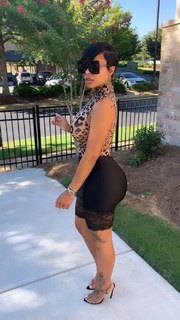 Alexis Skyy feet photo thumbnail