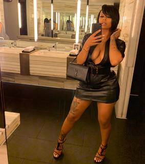 Alexis Skyy feet photo thumbnail