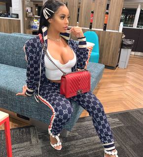 Alexis Skyy feet photo thumbnail