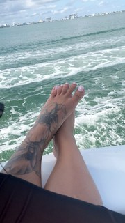 Alexis Skyy feet photo thumbnail