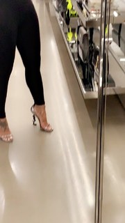 Alexis Skyy feet photo thumbnail