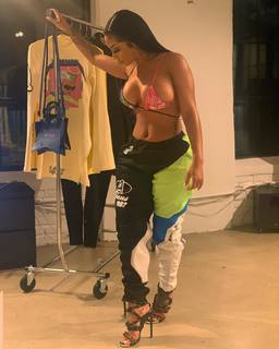 Alexis Skyy feet photo thumbnail