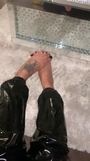 Alexis Skyy feet photo thumbnail